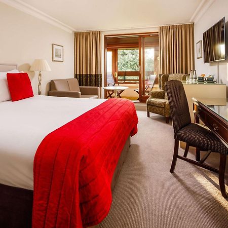 Sunday Box Hill Burford Bridge Hotel Dorking Exterior foto