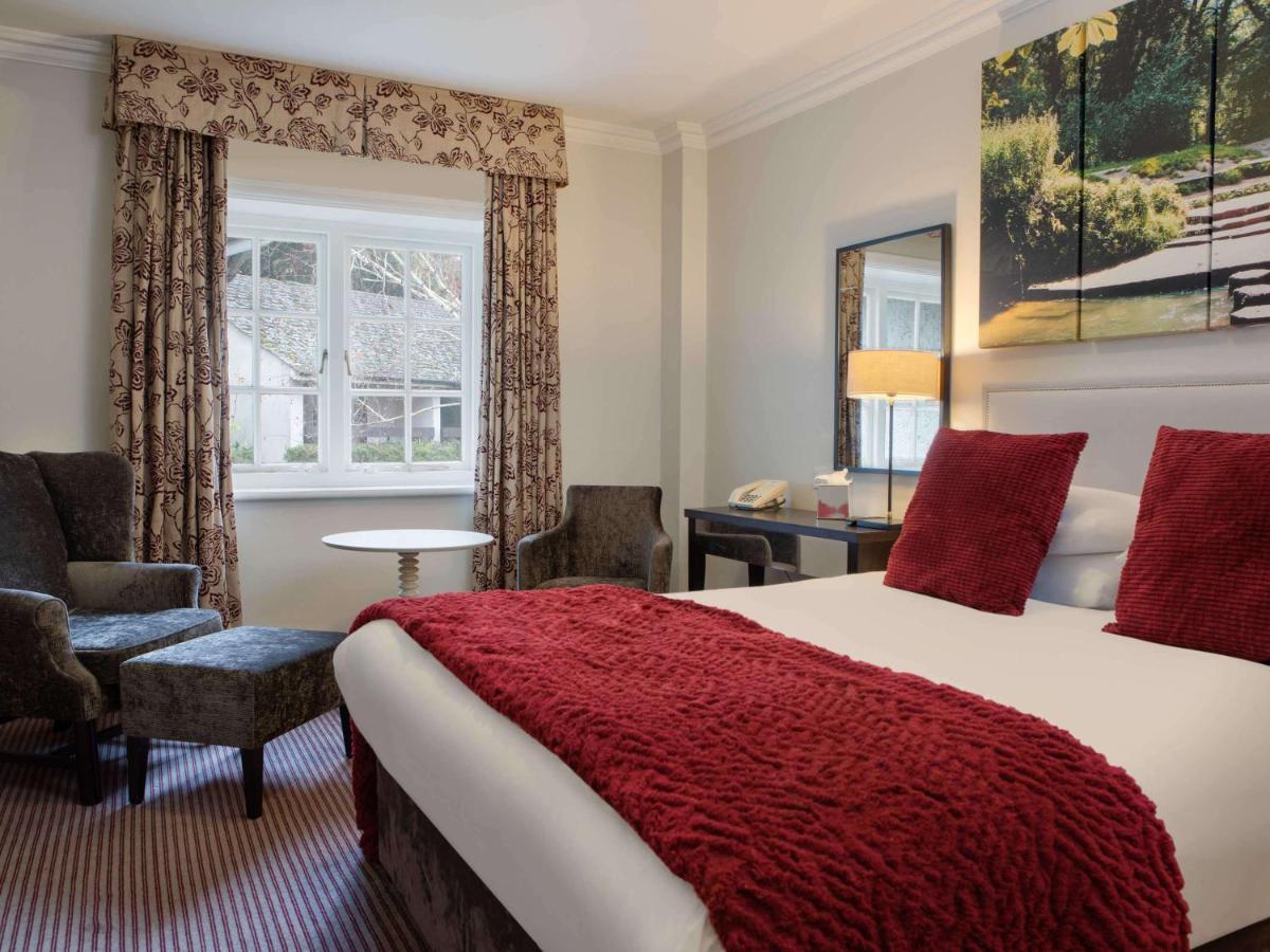 Sunday Box Hill Burford Bridge Hotel Dorking Exterior foto