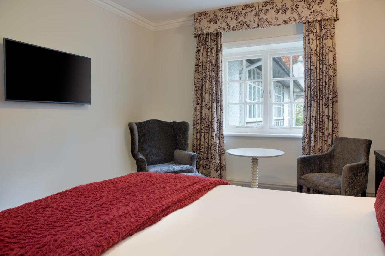Sunday Box Hill Burford Bridge Hotel Dorking Exterior foto