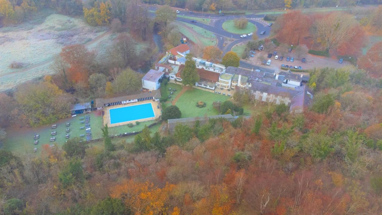Sunday Box Hill Burford Bridge Hotel Dorking Exterior foto