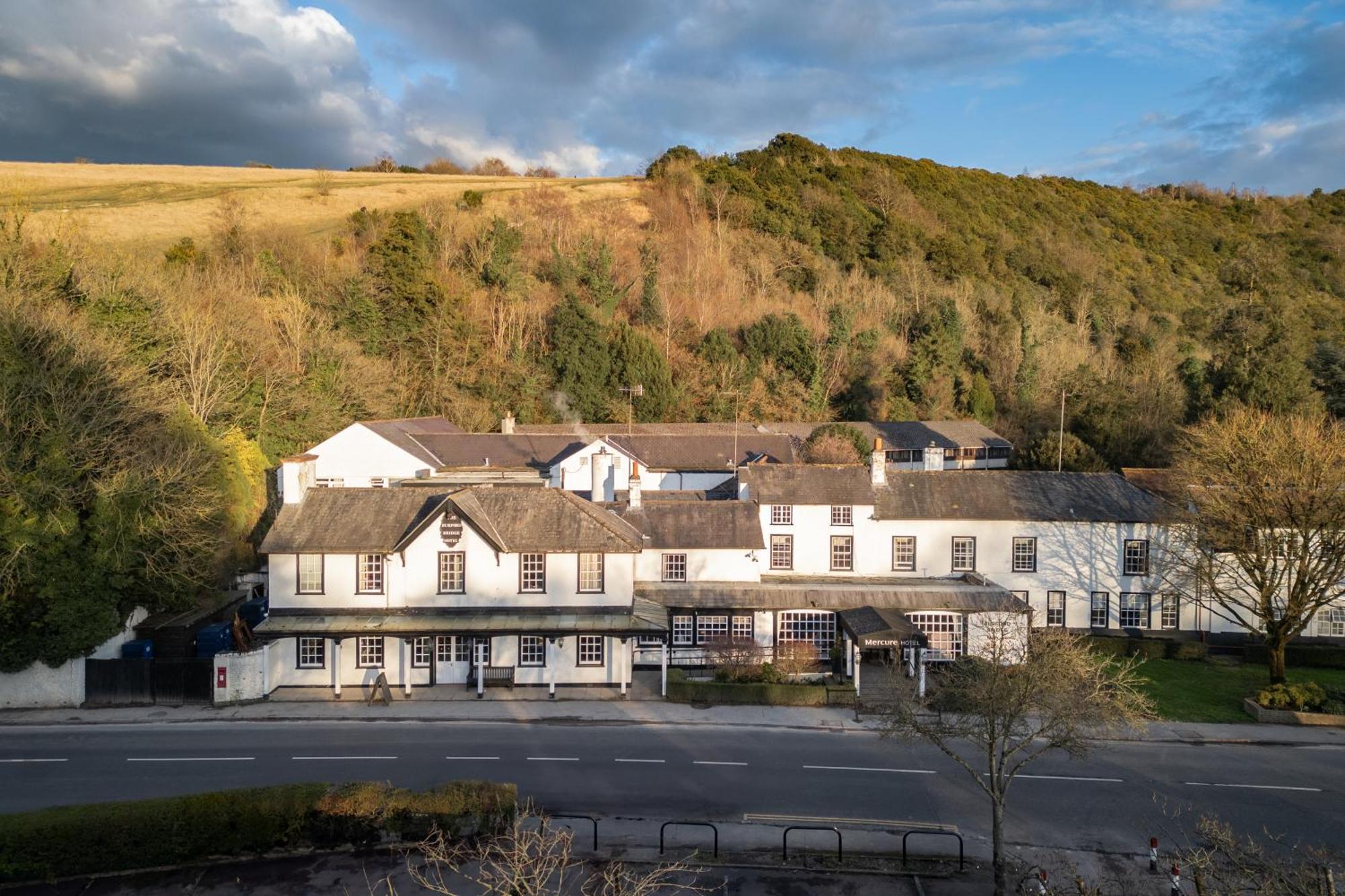 Sunday Box Hill Burford Bridge Hotel Dorking Exterior foto