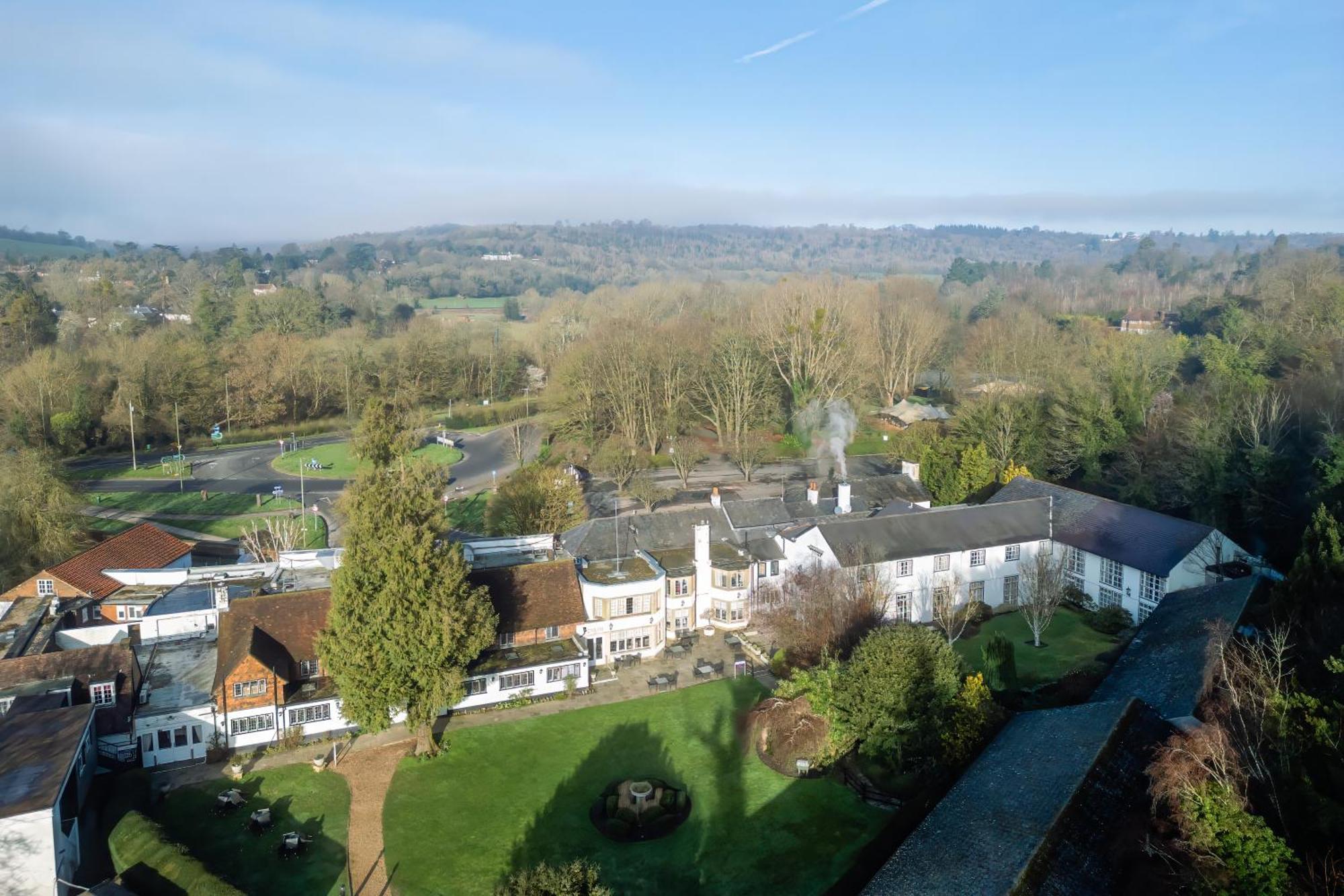 Sunday Box Hill Burford Bridge Hotel Dorking Exterior foto