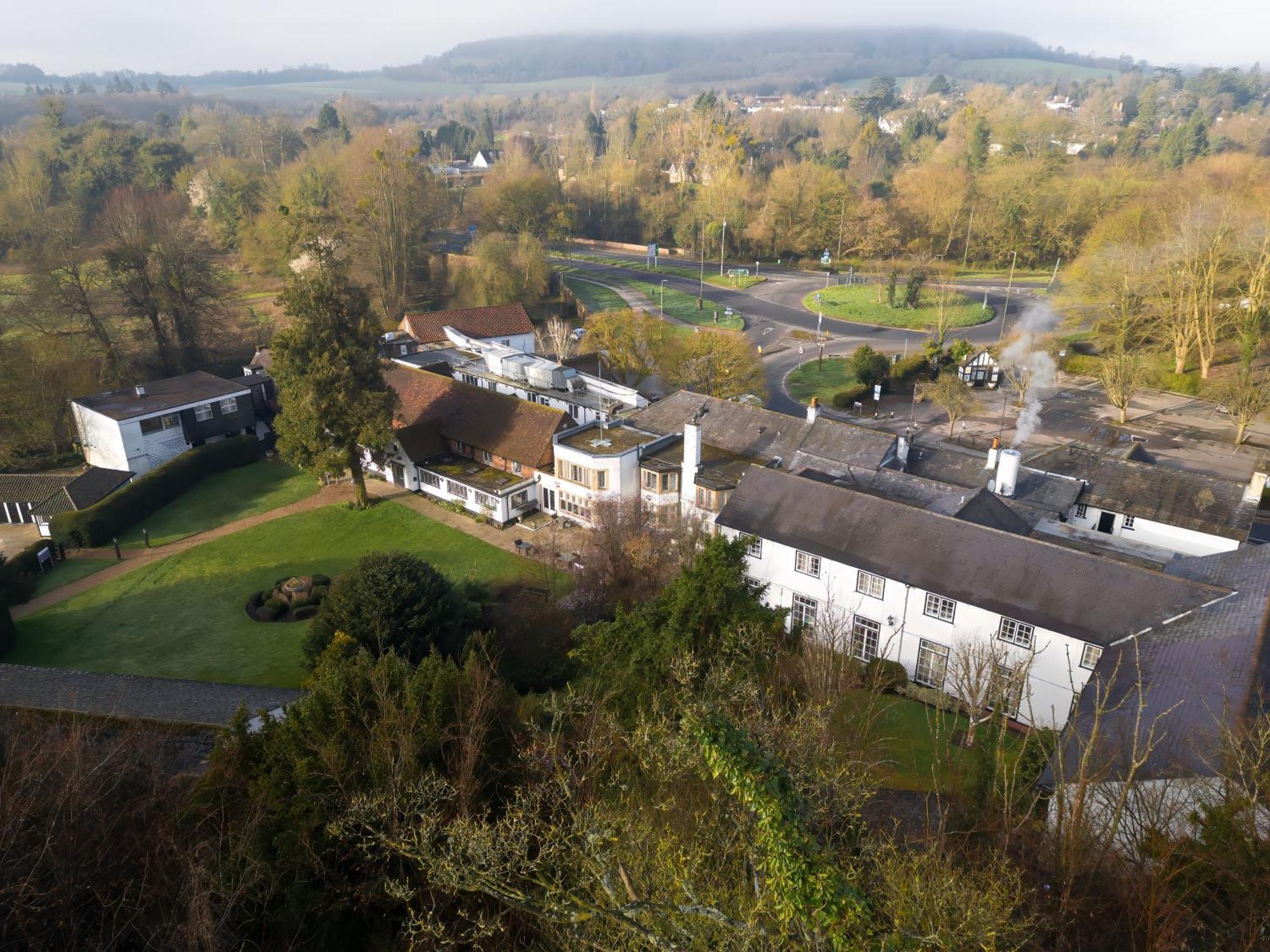 Sunday Box Hill Burford Bridge Hotel Dorking Exterior foto