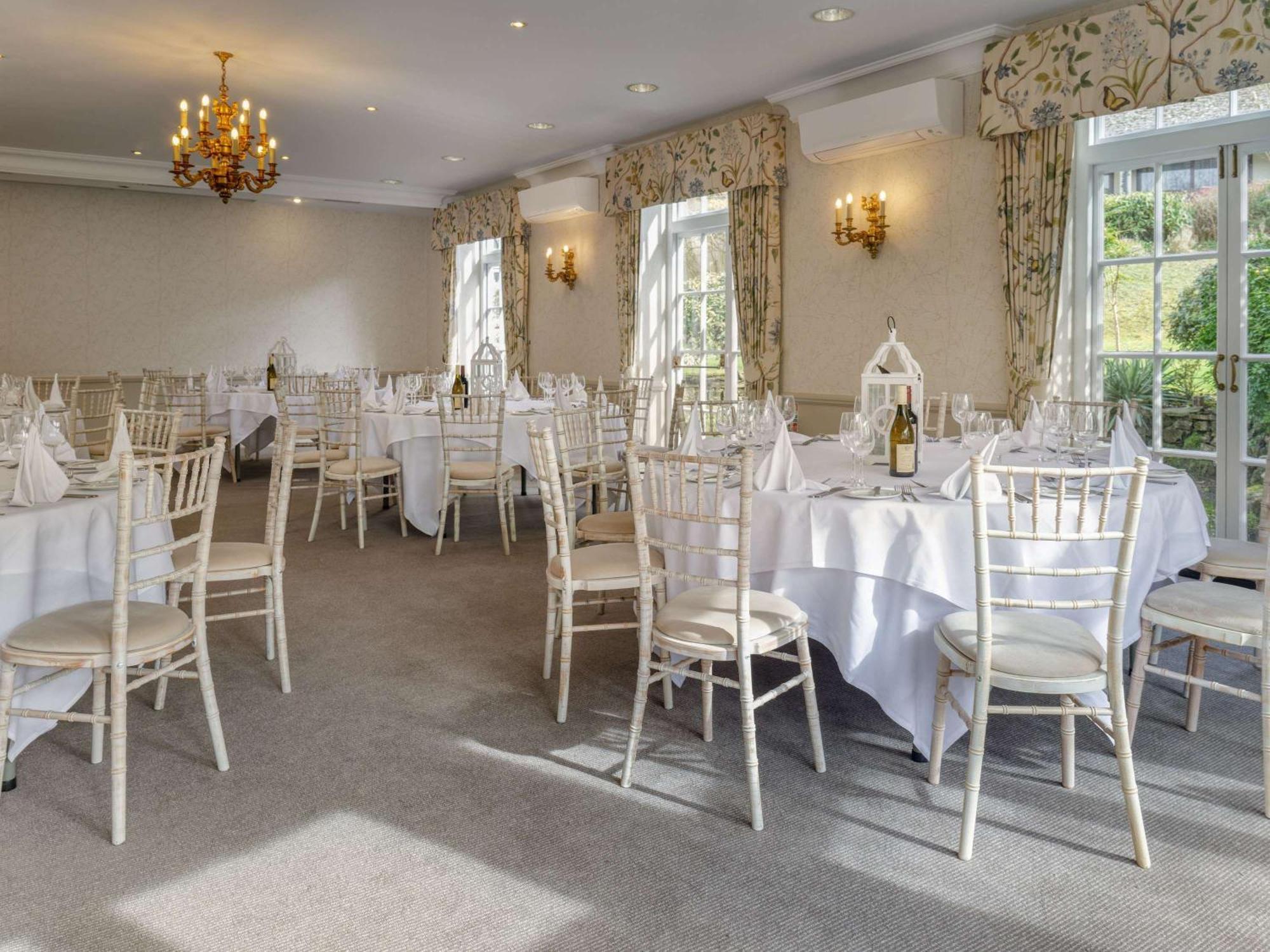 Sunday Box Hill Burford Bridge Hotel Dorking Exterior foto