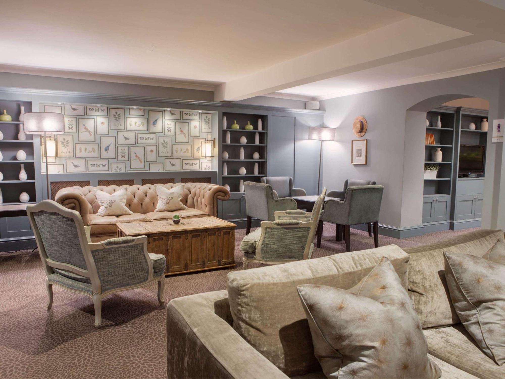 Sunday Box Hill Burford Bridge Hotel Dorking Exterior foto