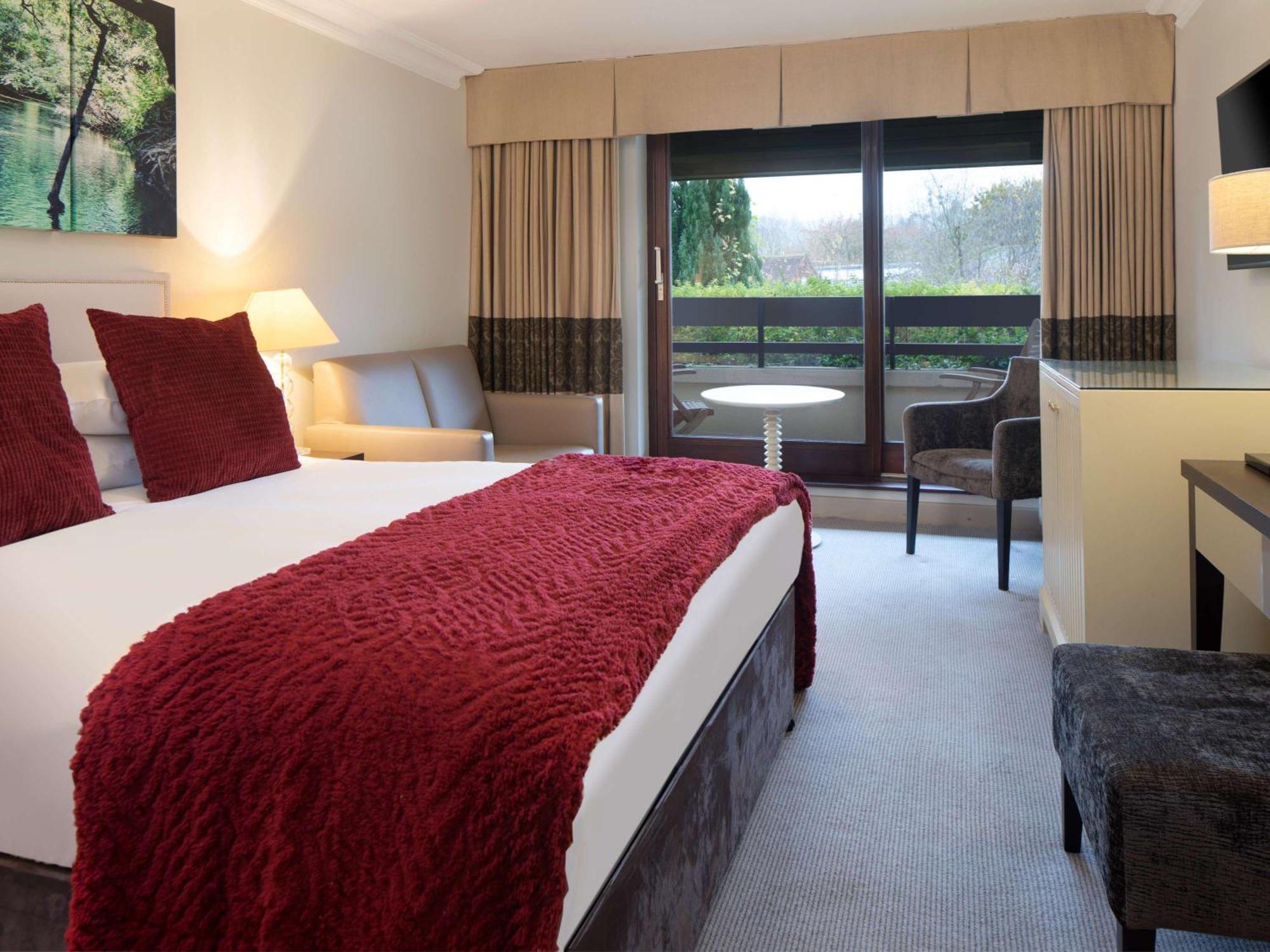 Sunday Box Hill Burford Bridge Hotel Dorking Exterior foto