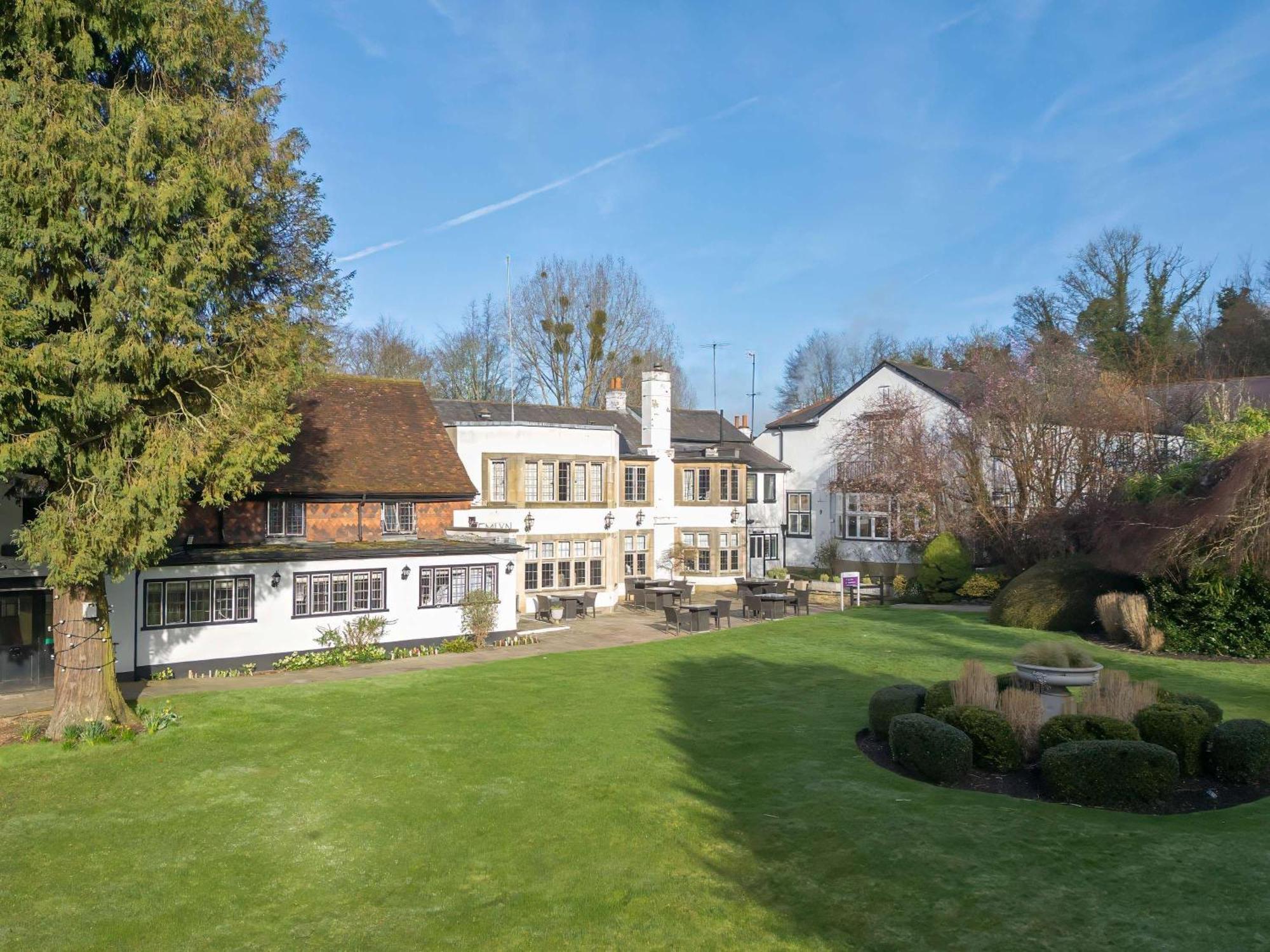 Sunday Box Hill Burford Bridge Hotel Dorking Exterior foto