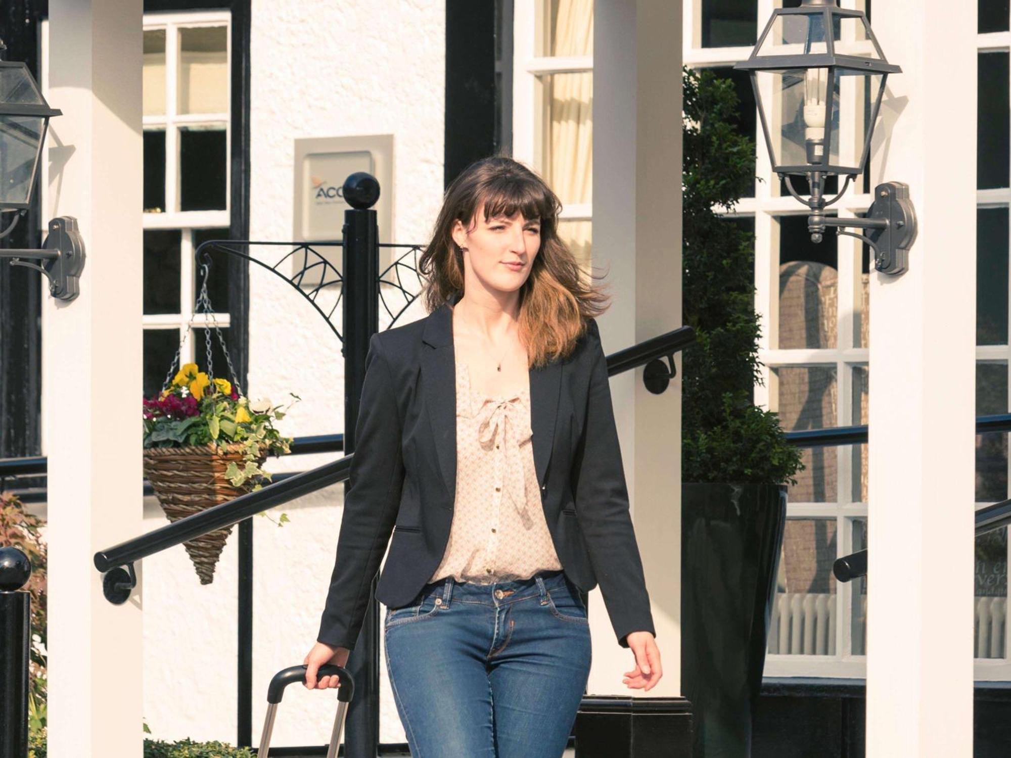 Sunday Box Hill Burford Bridge Hotel Dorking Exterior foto